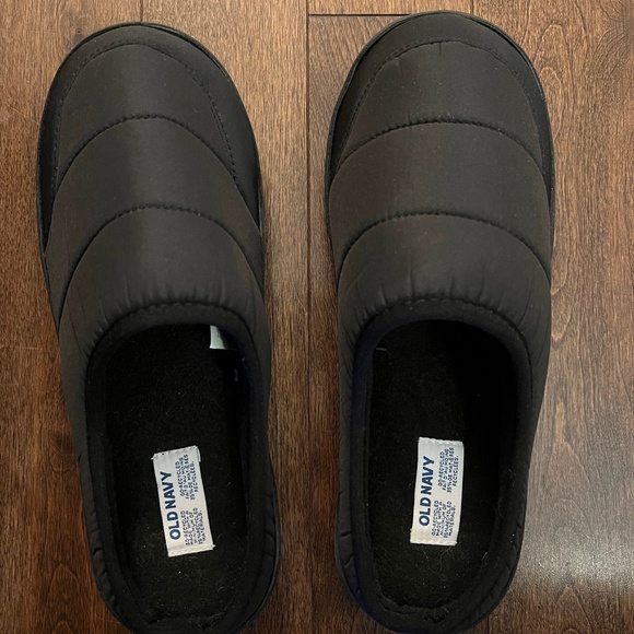 Old Navy slippers NWOT - Picture 1 of 2